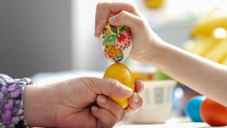 Този Великден освен обичайните здраве и щастие, си пожелаваме и смелост и споделеност