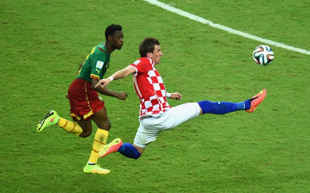 Марио Манджукич
Той беше толкова впечатляващ на Евро 2012, че въпреки отпадането на Хърватия още в груповата фаза, Байерн Мюнхен плати 10 млн. паунда на Волфсбург, за да се сдобие с топ нападател.
