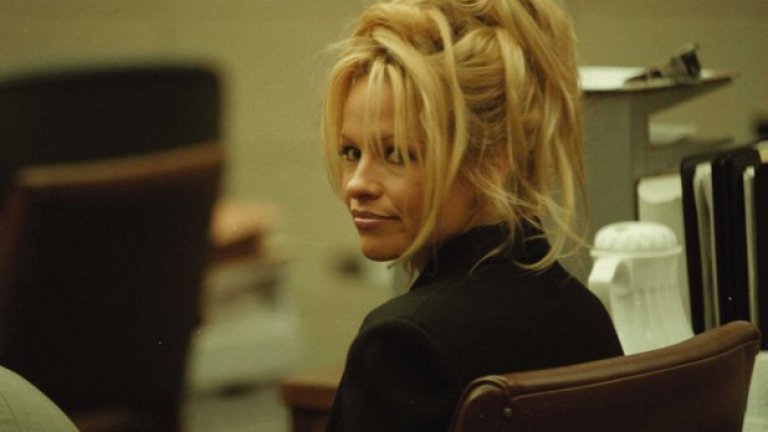 По време на нарушаването на договора си с Trial Held, 1997