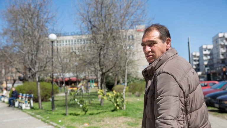 Тодоров днес живее в апартамент със семейството си, като получава около 800 лева на месец. 