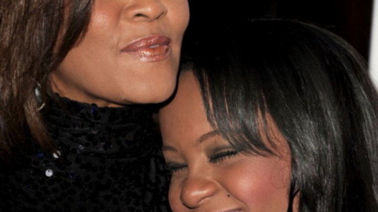 Бляскавата кариера на легендарната Уитни Хюстън постепенно затъна в блатата на наркотиците, алкохола и любовните скандали до нейната трагична смърт през 2012-а година.