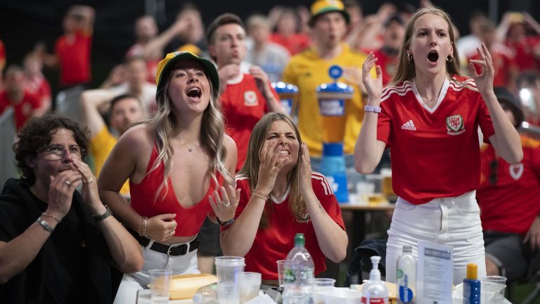 Най-култовите и цветни хора по стадионите и фен зоните от началото на Евро 2020