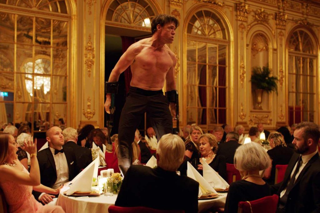 \"Квадратът\" (The Square)
Няма как да не обърнем внимание на носителят на \"Златна палма\" в Кан през 2017 г. Продукцията на  Рубен Йостлунд (Швеция) разказва за Кристиян - куратор в известен музей за съвременно изкуство, който излага нова арт инста