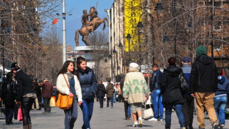 Много македонци осъждат схемата на огромно публично харчене на средства, да не говорим за естетическите качества на проект "Скопие 2014-та"