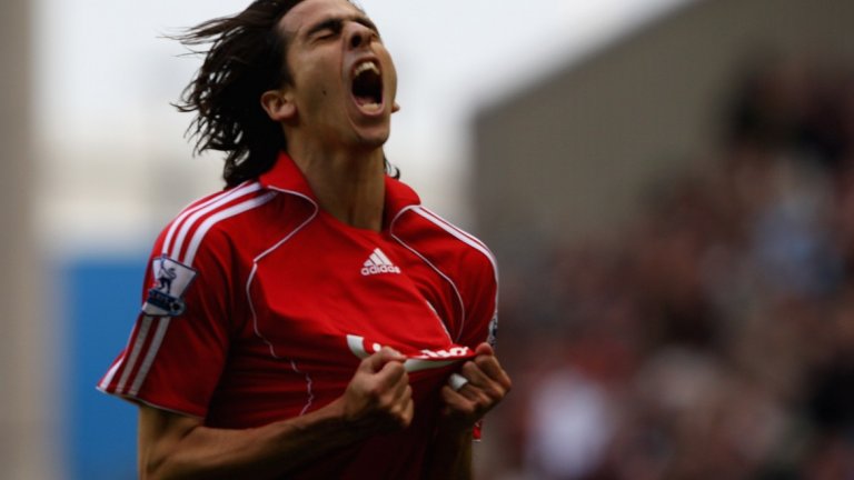 Йоси Бенаюн (Ливърпул 2007 – 2010 г., Арсенал 2011 – 2012 г. под наем)
Легендата на израелския футбол е вече на 37, но продължава да играе. В момента е в Бейтар Йерусалим, който бе отстранен от Ботев Пловдив във втория предварителен кръг за влизане в групите на Лига Европа. Бенаюн прекара три години в Ливърпул, след като пристигна от Уест Хем през 2007 г. Последва трансфер в Челси, но след само година на „Стамфорд Бридж” Бенаюн бе даден под наем в Арсенал. През следващия сезон отново игра под наем, завръщайки се в Уест Хем, преди да бъде освободен от Челси през 2013-а. След периоди в КПР, Макаби Хайфа и Макаби Тел Авив, Бенаюн се озова в Бейтар.