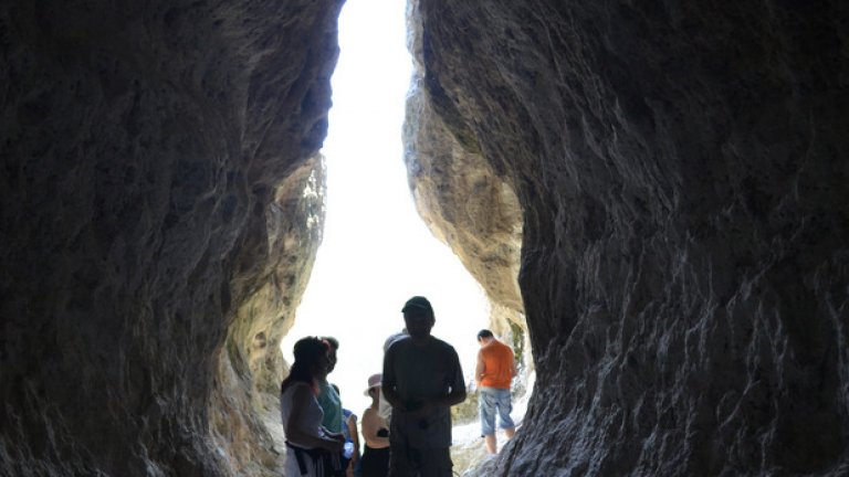 Заради вярванията, че притежава мистична енергия, Утробата е една от най-посещаваните забележителности в кърджалийския край.