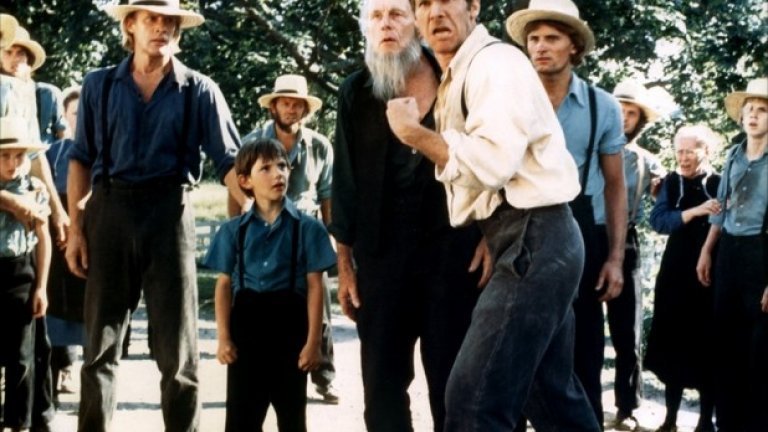 5. "Свидетелят" (Witness, 1985)
"Харисън Форд е Джон Бук – ченге в голям град, което знае твърде много. A eдинственият му свидетел е малко момче, което е видяло твърде много“. Този анонс, изписан върху постера на "Свидетелят“ вероятно е бил достатъчен, за да привлече вниманието на публиката през 1985-та – а и днес. Филмът се оказва шанс за Форд да избяга от ролите в "Междузвездни войни“ и "Индиана Джоунс“. Криминалето с елементи на трилър се върти около убийство във Филаделфия и около свидетеля – едно малко момче и неговата майка. А Форд в главната роля е печеливша карта за режисьора Питър Уиър.