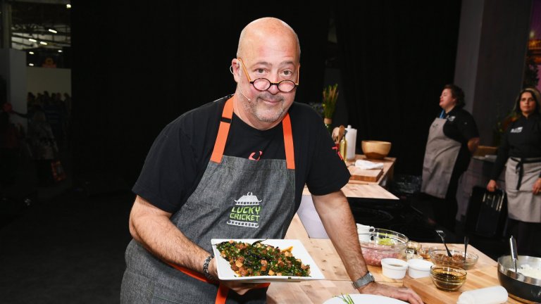 Андрю Цимерн е обединител на нациитеСигурно няма нещо на света, което Андрю Цимерн да не е опитал, и то буквално. Това може би е готвачът, за когото очните ябълки за вечеря са също толкова обичайна храна на масата, колкото и хлябът. Освен с яденето на всевъзможни странни ястия, готвачът е известен с особеното си чувство за хумор, което понякога може да бъде леко грубовато.
Но Цимерн е много повече от това, което зрителите виждат на малкия екран. Цялата идея на шоуто му е да покаже, че независимо с какво се хранят хората, шансовете да имат нещо общо е доста по-голям, отколкото човек може да си представи. 
Въпреки многобройните нации и странности в културата, която всяка една притежава, всеки може да намери прилики с другия, стига да отвори сърцето си и да направи първата крачка. Поне така смята Цимерн.