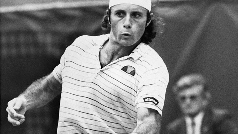 Победният му ход продължава и след поражението от Настасе, натрупвайки нови 28 поредни победи. През 1977-а ГИлермо Вилас печели цели 17 турнира, сред които Ролан Гарос и US Open, но си остава Вечния втори.