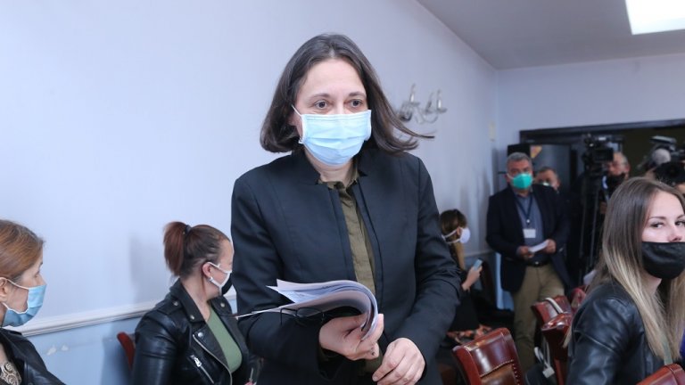 Решението идва след среща с представители на собственици на заведения в страната