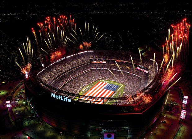 Докато не се появи от бетон и желязо арената в Токио, най-скъпият стадион в света остава "Метлайф", който изникна в Ийст Ръдърфорд, Ню Джърси. Арената за 1,6 милиарда долара посрещна Супербоул 2014, а домакинските си мачове там играе Ню Йорк Джайънтс в НФЛ.