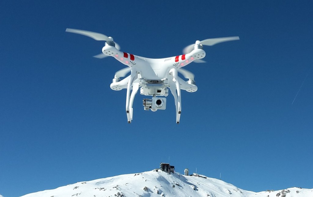 DJI_Phantom_2_Vision+_V3_hovering_over_Weissfluhjoch_(cropped)