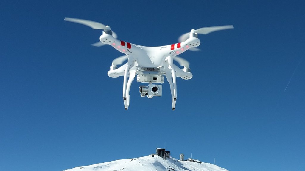 DJI_Phantom_2_Vision+_V3_hovering_over_Weissfluhjoch_(cropped)