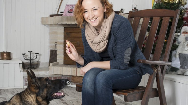 В скромната журналистическа филмография на Станислава Кара фигурират поне 3-ма носители на „Оскар", трима на „Златен глобус" и малко повече с „Еми"-та.