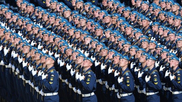16 500 войници в парадни униформи дефилираха на Червения площад