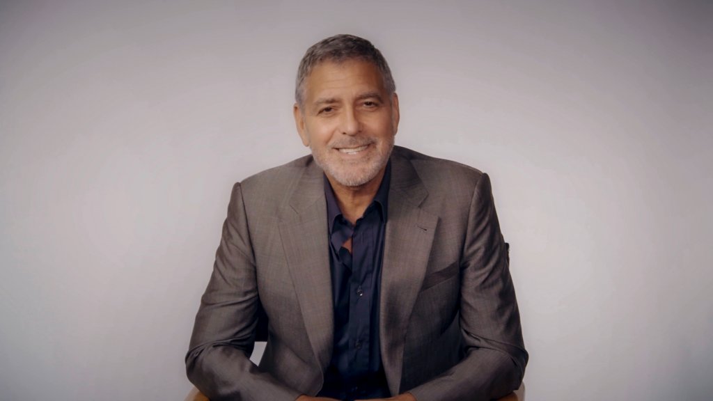 Джордж Клуни се появява в "Приятели", заедно с колегата си от "Спешно отделение", Ноа Уайли. Те отново са лекари и участват в смешна ситуация, след като Рейчъл и Моника си разменят самоличностите, тъй като Рейчъл няма здравна осигуровка