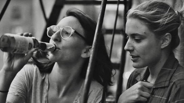 Франсес Ха/Frances Ha (2012)
В известен смисъл „Frances Ha” е контрапункт на „Flashdance” – в кадър е една от тези жени, за които няма да настъпи звездният миг. Скокливата сюжетна линия оформя нещо като road movie, което пътува през мислите и спонтанните реакции на Франсис, по-скоро портретирайки я, отколкото разказвайки за нея. 
С черно-бялата визия, неизменния нюйоркски декор в кадър и бъбрив диалог, режисьорът Ноа Баумбач си заслужи сравненията с естетиката на Уди Алън. 
При вторият обаче фабулата е строго ситуирана, докато Баумбач си играе с фрагментарността.