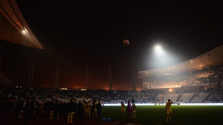 По време на срещата между Бешикташ и Тотнъм на два пъти спря тока на стадион "Кемал Ататюрк"