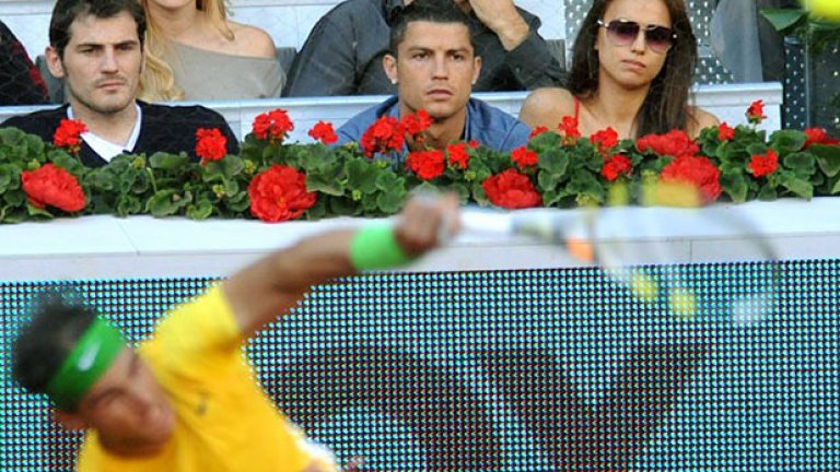 2011-а. С Икер Касияс и гаджето Ирина Шейк на мач на Надал на  Madrid Open. 
