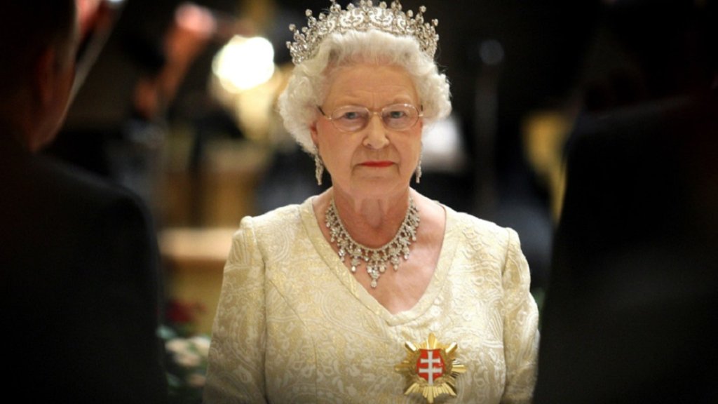 00_Queen Elizabeth II
