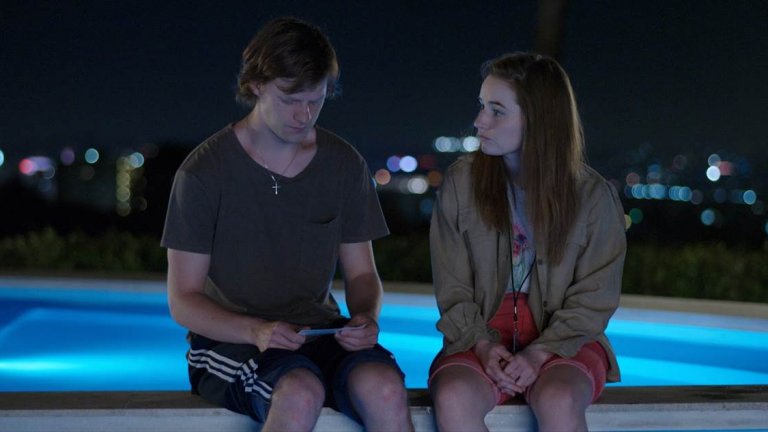 The Premise (FX и Hulu) - 16 септември
Още един антологичен сериал, който този път ще се захване с това да ни разказва кратки истории от по половин час за някои вечни морални дилеми, пречупени през призмата на големи и актуални социални проблеми на нашето съвремие. Като например да дадеш ли като доказателство свой клип с голи... "срамни части", който би доказал невинността на мъж, арестуван най-вече заради цвета на кожата си. Сериалът обещава да е достатъчно нелеп и забавен, за да може да се преглътне цялата тази философия вътре.