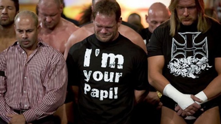 2. “Смъртната церемония”. През 2005 г. Световната федерация по кеч и всички фенове са дълбоко опечалени от новината за смъртта на Еди Гереро. Той е открит мъртъв сутринта на 13 ноември (неделя) в хотелската си стая в Минеаполис. В следващото шоу WWE посвещава трогателно видео за една от легендите си, а колегите му и всички присъстващи на „Смъртната церемония“ ридаят. Кулминационен е моментът, в който Винс Макмеън казва „Днес не тъгуваме за смъртта на Еди Гереро, днес празнуваме живота, който той изживя.“ Следва минута мълчание, в която кечистите просто не сдържат сълзите си.