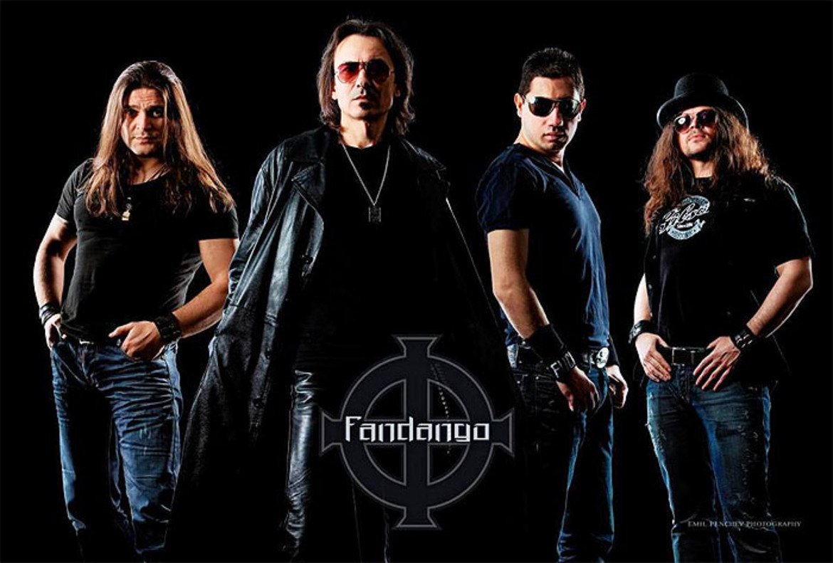 Фанданго - Миг от приказка
Макар да има много български примери за групи, които успяват да извадят една ключова песен, след което да залязат безславно, Фанданго сякаш успява да се открои най-ясно сред тях.