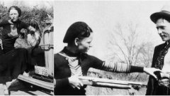 Бони Паркър

Без съмнение тя е една от най-известните американски гангстерки на 20 век. Паркър се е превърнала в икона не без помощта на Холивуд и кино-класиката "Бони и Клайд". Двойката знаменити обирджии действа с размах между 1931 и 1934-та година
Преди да започне да се занимава с обири, Паркър, която е родом от Ровена, Тексас си спечелва репутацията на умна и пряма личност. Тя се запознава с Клайд Бъроу през 1930-та. Въпреки че по това време е омъжена, искрата между двамата веднага припламва. Освен кражбите и убийствата, Бони и Клайд се прочуват и със фотосесията(на снимката), която правят до скривалището си в Джоплин, Мисури. През 1934-та година романтичната история завършва със страховита престрелка с полицията, в която двамата са убити - тя е на 23, а той на 25 години. 

Историята на Бони и Клайд е описана от Дороти Провайн в книгата "Историята на Бони Паркър" (1958 г.), в телевизионния филм "Бони и Клайд: истинска история" (1992 г.), в сериите "Бони и Клайд" (2013). Най-известен си остава обаче филма с участието на Фей Дънауей и Уорън Бийти от 1967 година, който има две награди "Оскар".