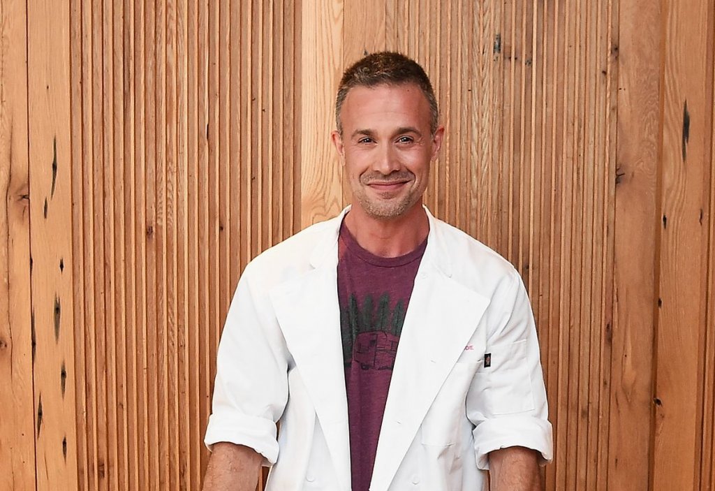 После актьорът влезе в ролята на Фред в игралната адаптация на "Скуби Ду" и филмовата му кариера взе да позатихва. За сметка на това стана доста активен на малкия екран с роли в "Адвокатите от Бостън", собствения си сериал "Фреди", "Кости" и Psych. За кратко беше сценаристи на кеч шоутата на WWE. Най-любопитното е, че игра джедай, макар и само с глас - актьорът озвучи Карън Джаръс, един от главните герои в анимационния сериал Star Wars: Rebels.
Що се отнася до личния му живот, женен е за популярната в същото десетилетие Сара Мишел Гелар ("Бъфи, убийцата на вампири"), с която са се снимали в няколко филма.