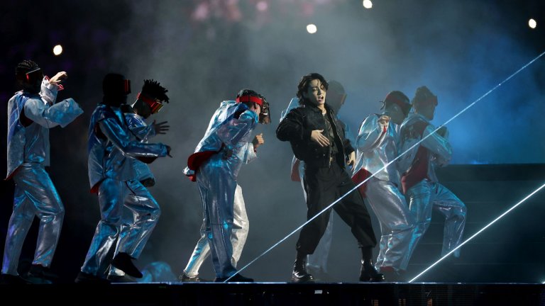 Един от членовете на групата – Jungkook, стана първият азиатски музикант, пял на Световно първенство по футбол - през 2022 г. в Катар.