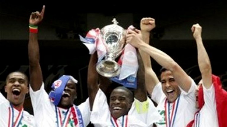 "Кучетата" направиха първата стъпка към дубъла