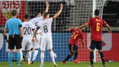 Футболистите на Германия искаха засада при изравнителния гол на Хосе Луис Гая в добавеното време, но съдиите правилно зачетоха попадението.