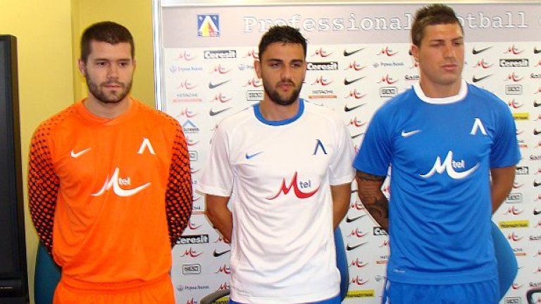 Божидар Митрев, Владимир Гаджев и Иво Иванов представиха новите екипи на Nike за сезон 2011/12