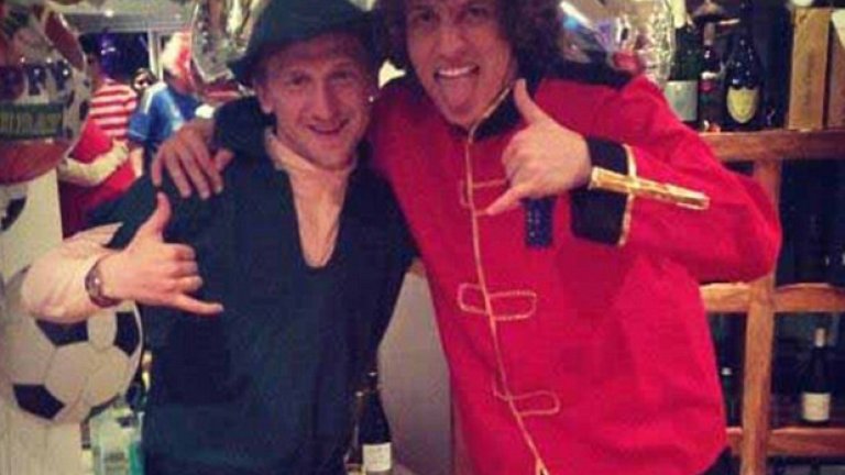 Марко Марин като Робин Худ заедно с "виновника" за купона