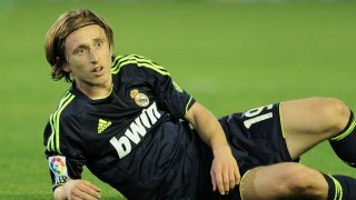 Десетилетие по-късно, когато Модрич отдавна вече е един от символите на Кралския клуб, е лесно да се присмеем на прибързаните оценки на пресата и феновете през дебютния му сезон