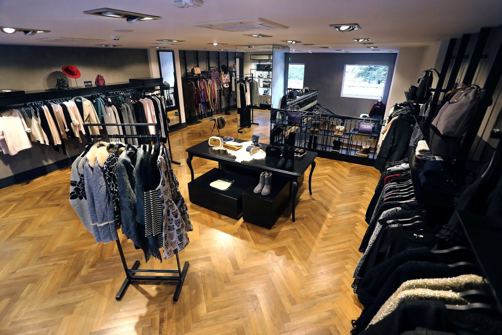 В Collective ще откриете последните дамски колекции на Juicy Couturе, Calvin Klein Jeans, Calvin Klein shoes,  UGG Australia, Maison Scotch, Molly Bracken, запазеният почерк на M Missoni с патентованите плетени райета.