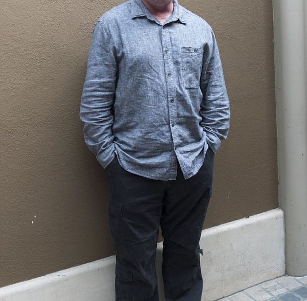 464B93B700000578-5076939-Transformed_Christian_Bale_was_unrecognisable_on_Monday_as_he_at-m-159_1510568374987