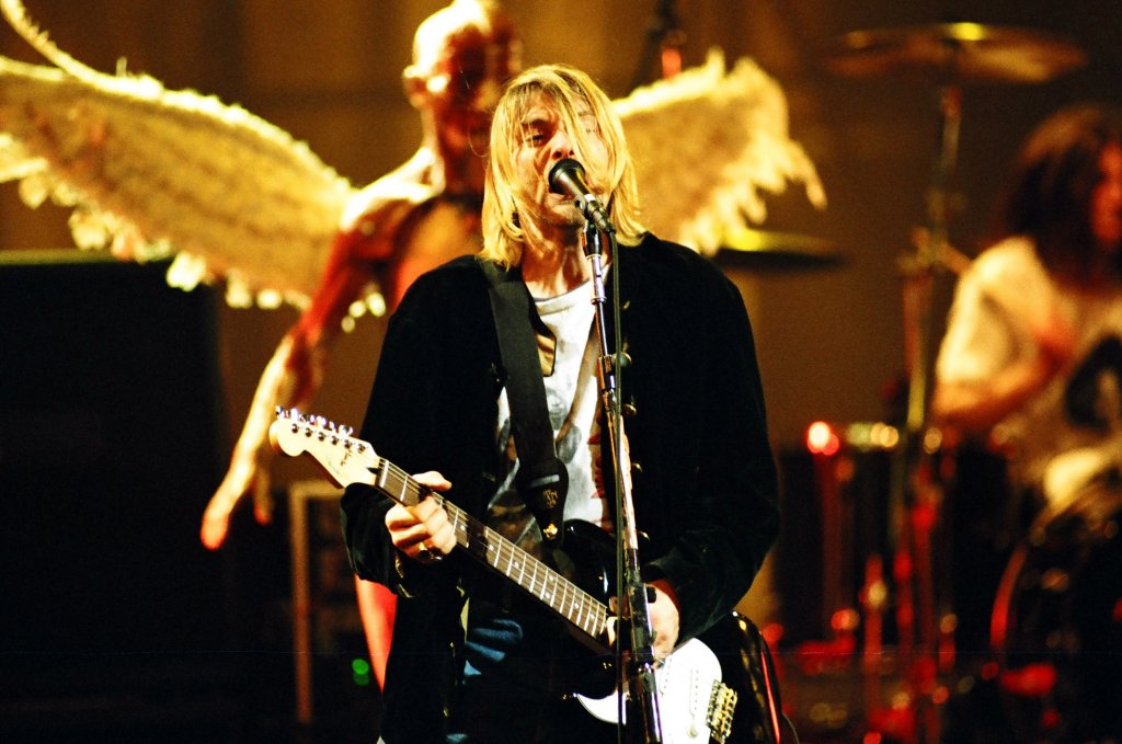 Nirvana - Stay Away
В този ред на мисли, песента на Nirvana е повече от добро предупреждение към околните.