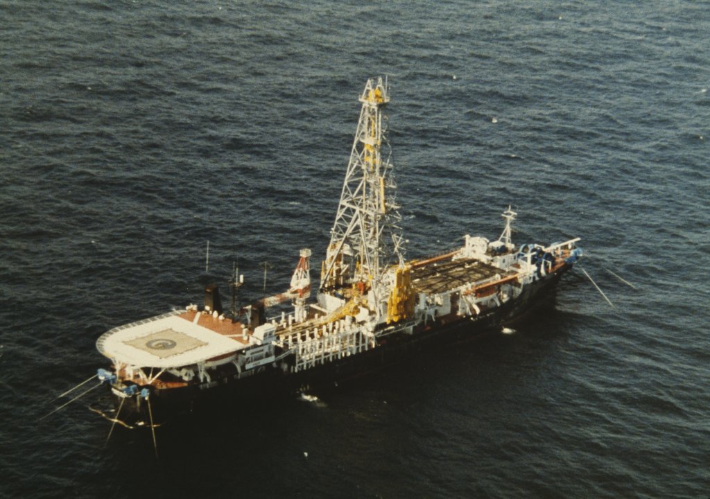 Създаден в период на глобално напрежение, този необичаен кораб показва как науката и технологиите се превръщат в инструмент на геополитическото съперничество.