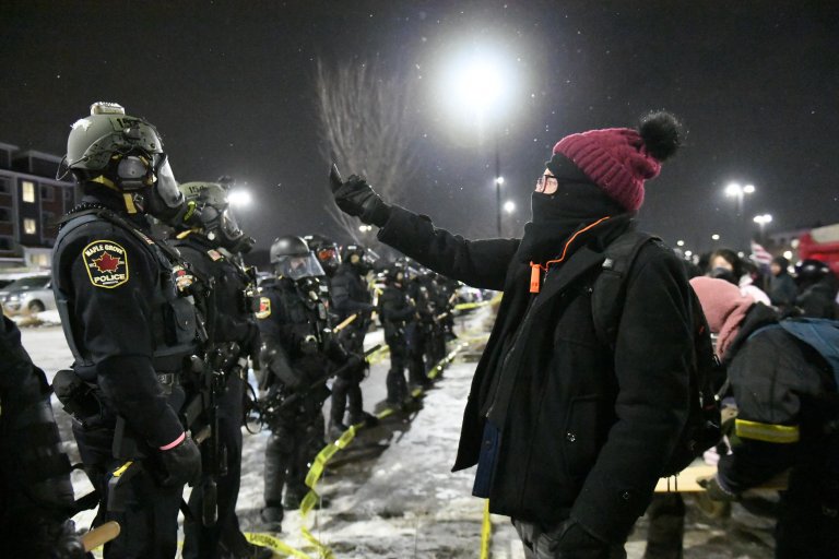 Протестите в Минеаполис срещу ICE и прекомерната агресия, с която федералната служба упражнява работата си. 