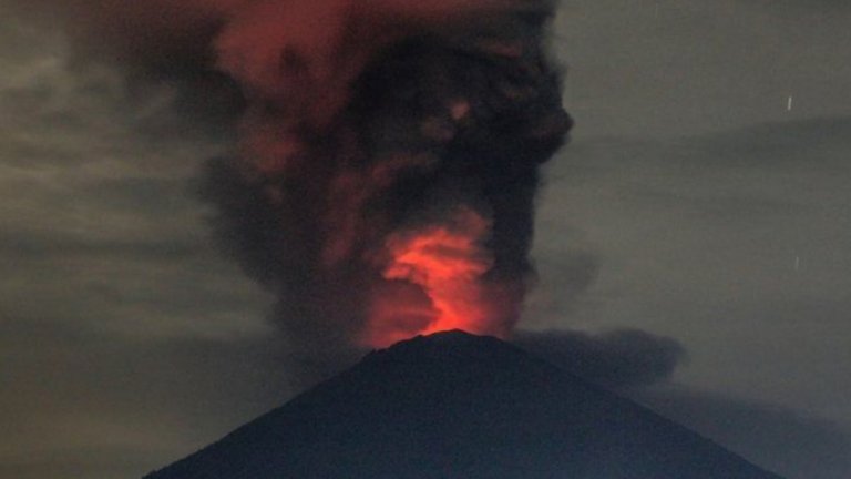 39 българи са се свързали с кризисния щаб на остров Бали