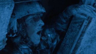 The Day after Tomorrow / След утрешния ден (2004) - Промените в климата може и да са измислица за някои президенти, но всяка година ставаме свидетели на брутални температурни амплитуди - от 30 градуса отиваме на 5, после пак на 30 и то в рамките на дни. В "След утрешния ден" Роланд Емерих пак се вихри с любимата си тема. Тук в основата на бедствието е промяна в климата, която води до създаването на супербури. Те ни пращат в нова ледена епоха, като отново Лос Анджелис го отнася (да ти се връща, Холивуд!).