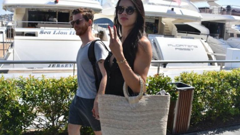 Влюбената двойка не се криеше от репортерите