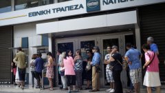 Банките с гръцки собственици в България имат 5 милиарда лева ликвидност (пари в брой) и всички тези пари са в България, което дава възможност на тези институции да издържат на фалита на Гърция, без да пострадат.