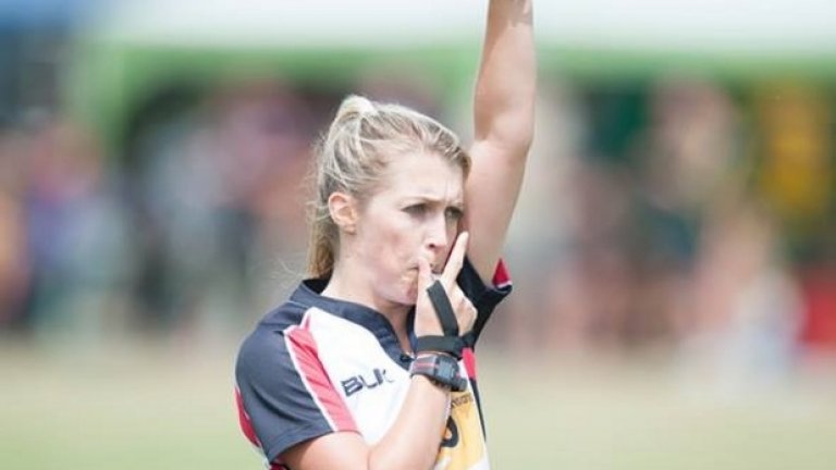 Челси Гър е една от най-популярните съдийки в Нова Зеландия, обиколила света, за да ръководи ръгби мачове. Тя е наследила занаята от баща си, също ръгби съдия, и свири и женски, и мъжки мачове