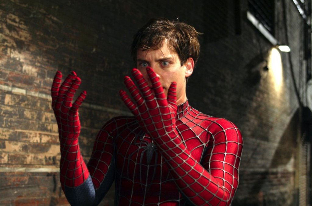 7. „Спайдърмен 2“ / „Spider-man 2” ( 2004г.)
Бюджет - 250 млн. долара
Прогнозиран бюджет - 200 млн. долара
Печалби - 783.8 млн. долара
Тоби Магуайър влиза в образа на Спайдърмен за втори път в лентата от 2004 година. Вече свикнал със с