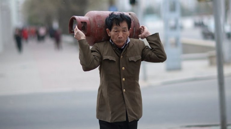 Северна Корея: Когато маските паднат