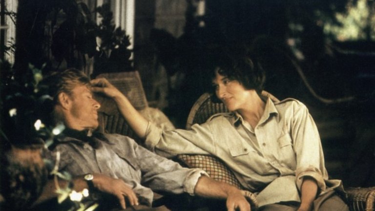 "Извън Африка" / Out of Africa (1985)  
Мерил Стрийп е в центъра на епичната романтична драма, която е базирана на истинската история на датската писателка Карен Бликсен. Героинята й се мести от Дания в Кения, за да придружи съпруга си в работата по управлението на плантация за кафе. Постепенно бракът им се разпада, а Карен поема не само цялата тежест на стопанството, но и проблемите на местните хора. Робърт Редфорд влиза в образа на Денис Финч Хатън, с когото Бликсен се отдава на романтична връзка. "Извън Африка" има 7 награди "Оскар", включително за най-добър филм на годината и най-добра режисура.