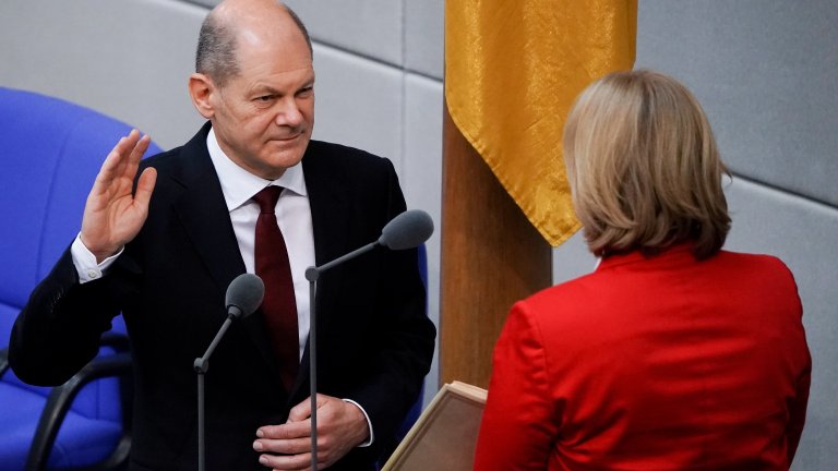 Новият канцлер на Германия положи клетва, но 2/3 от германците не вярват той да остане дълго на власт