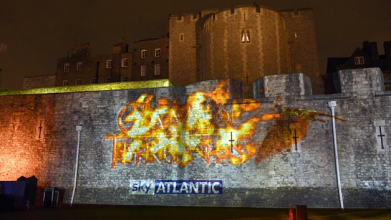 Пети сезон на Game of Thrones се снима в пет държави на 151 снимачни площадки за 240 снимачни дни. Участват 166 актьори, над 1000 души снимачен екип и повече от 5000 статисти. В екипа участва и нашето момче Захари Бахаров, който се появява в осми епизод